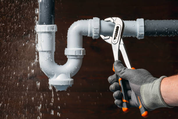 Professional Emergency Plumber technician working in Hague, VA
